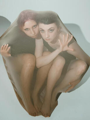 Models: Mia Brooks, Amelie Vidro