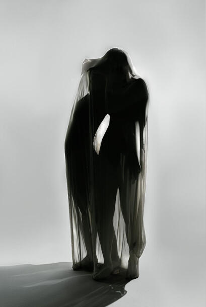 Models: Mia Brooks, Amelie Vidro