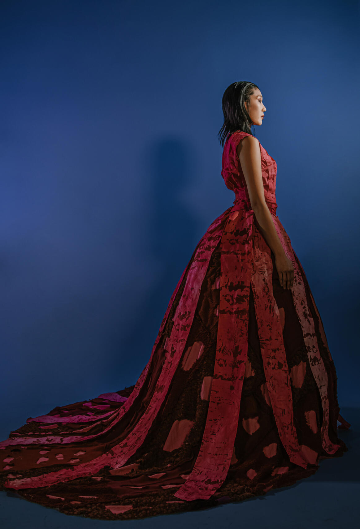 Diagnosis: Dyed Broadcloth, Dyed Muslin, Screen Printing, Upcycled Knitwear. Model: Elaine Cho Photographer: SinYu Deng