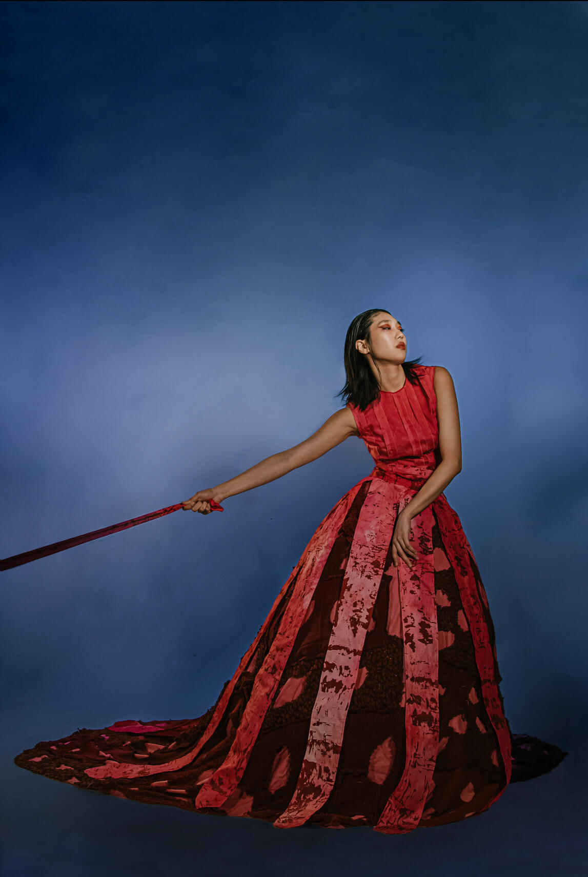 Diagnosis: Dyed Broadcloth, Dyed Muslin, Screen Printing, Upcycled Knitwear. Model: Elaine Cho Photographer: SinYu Deng